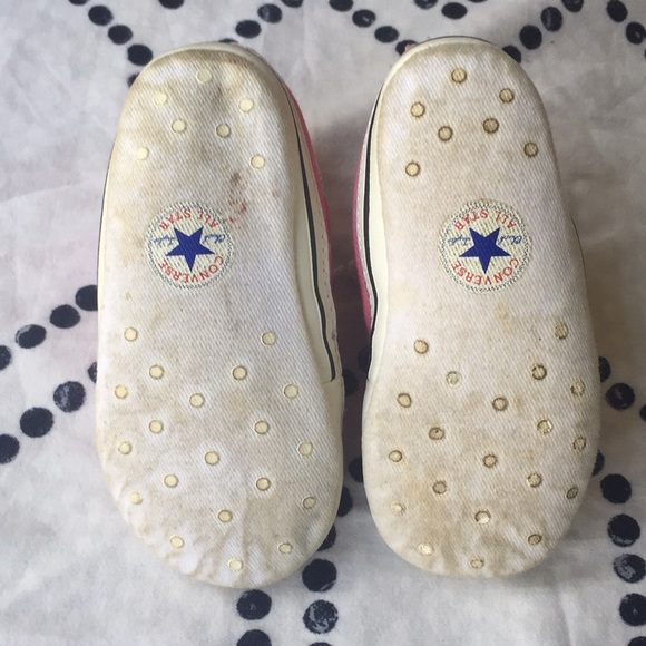 Infant Converse soft bottom shoes. Size 4 - Picture 3 of 5